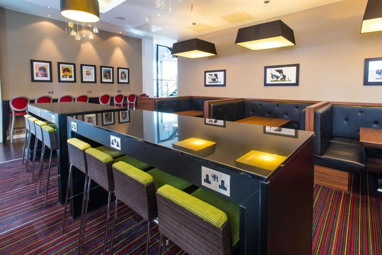 Bar area with seating in the hotel restaurant